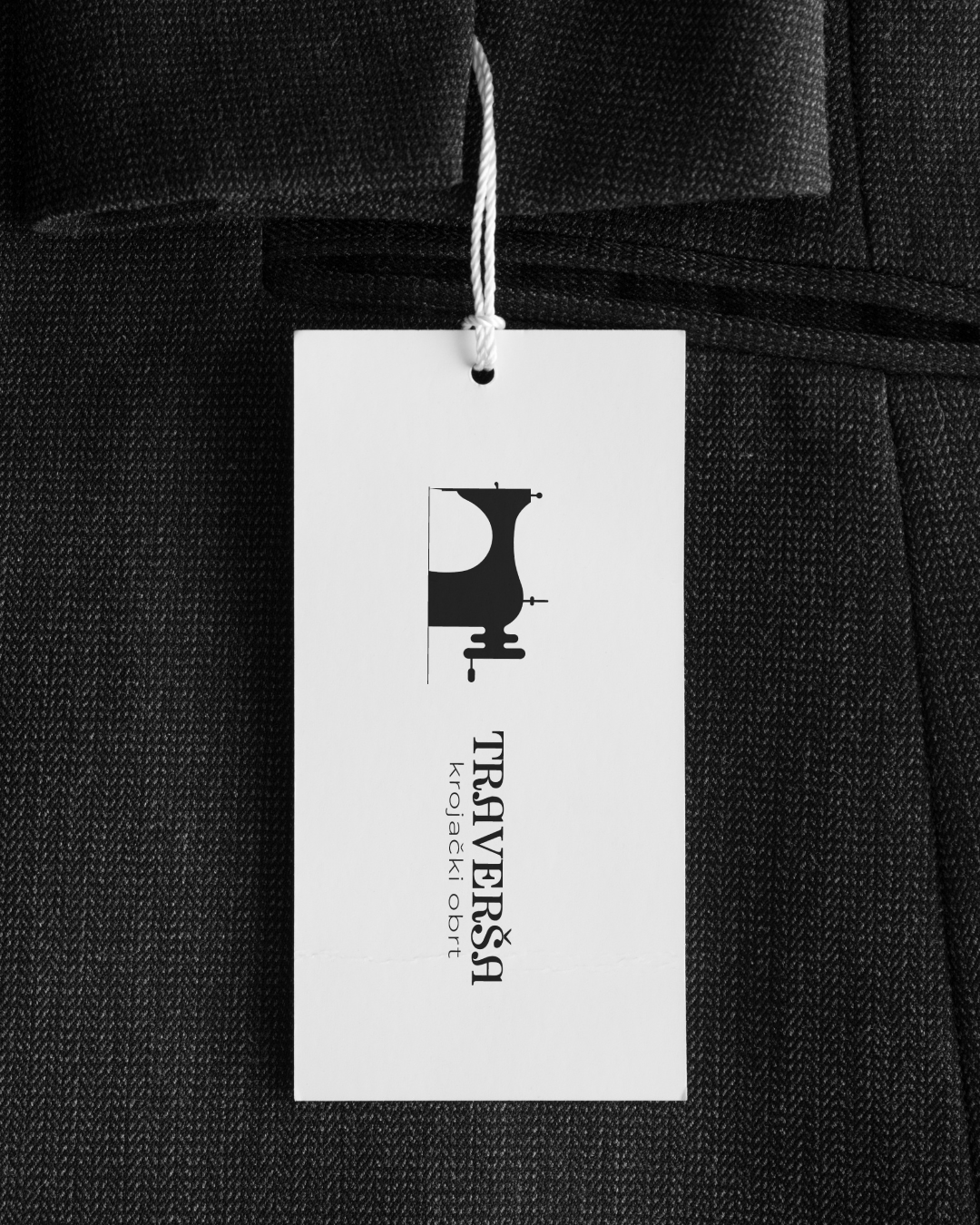 Logotip na etiketi za krojački obrt TRAVERŠA – primjer primjene grafičkog dizajna u brendiranju